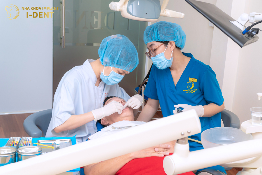 khách hàng thăm khám tại nha khoa I-DENT khách hàng thăm khám tại nha khoa I-DENT