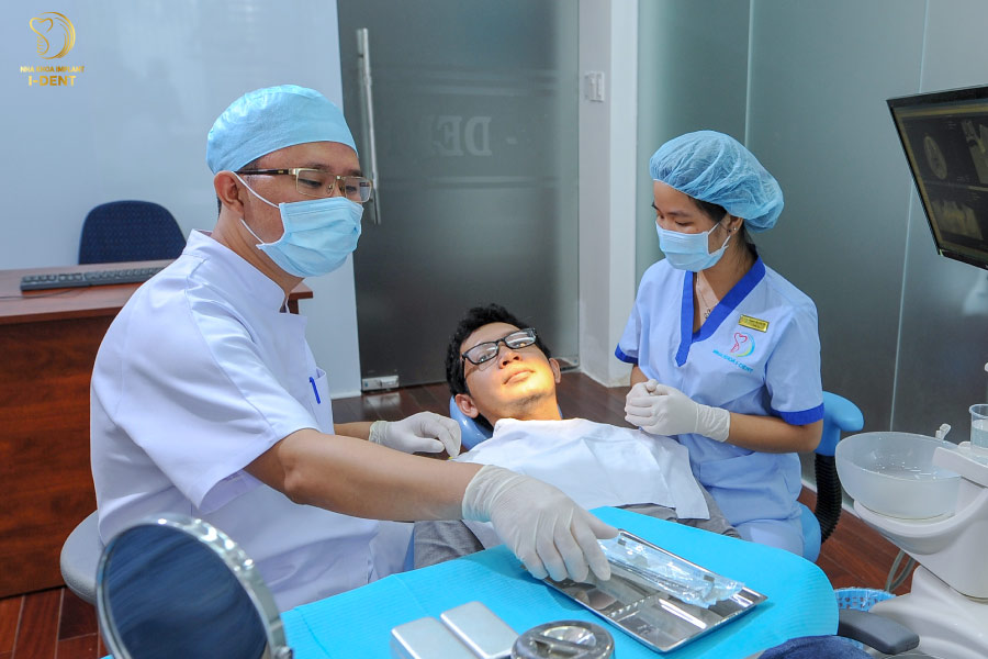 Đội ngũ Bác sĩ, phụ tá có chuyên môn cao và kinh nghiệm dày dặn Đội ngũ Bác sĩ, phụ tá có chuyên môn cao và kinh nghiệm dày dặn