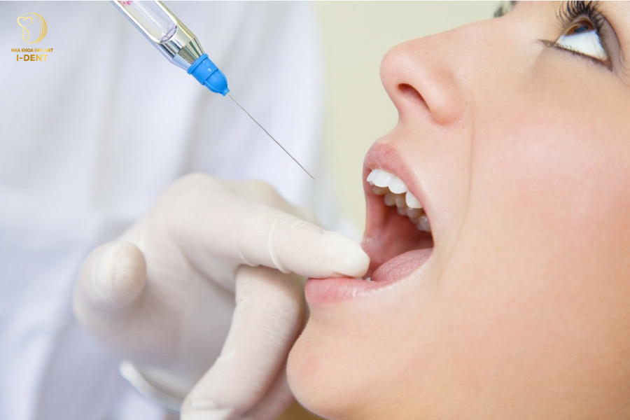 Tiến hành gây tê vùng điều trị và mài cùi răng bọc răng sứ bao lâu