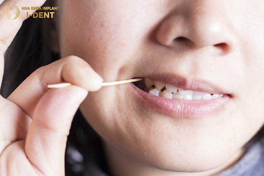 Chăm sóc răng không đúng cách sẽ làm răng sứ bị hở khỏi nướu Chăm sóc răng không đúng cách sẽ làm răng sứ bị hở khỏi nướu