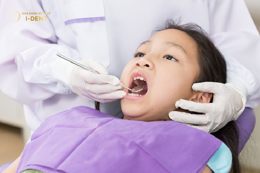 Cho trẻ đến nha khoa thăm khám định kỳ 6 tháng/ lần Cho trẻ đến nha khoa thăm khám định kỳ 6 tháng/ lần
