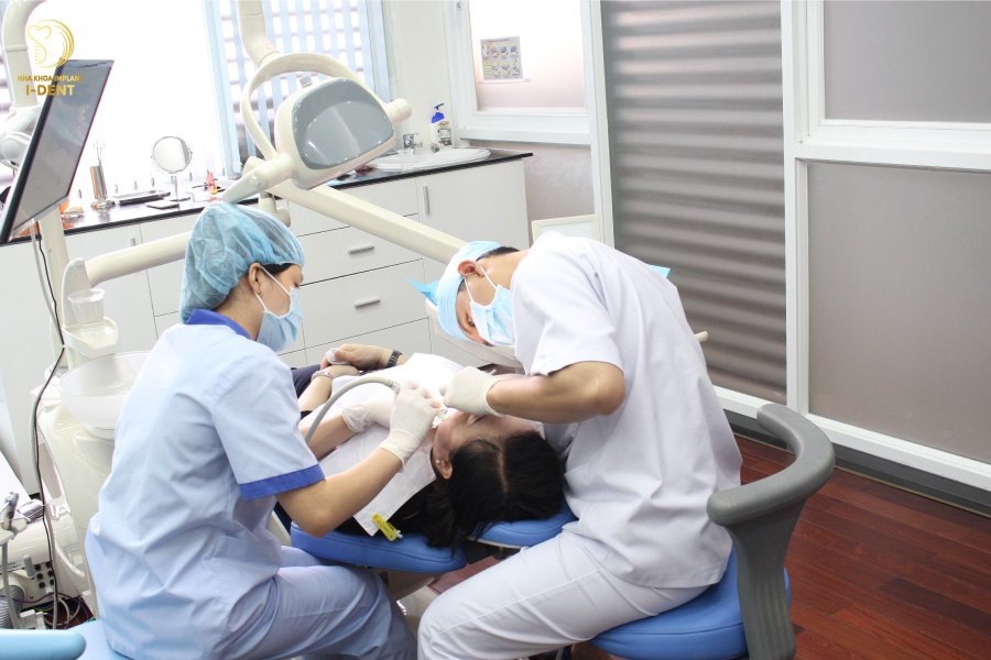 Khách hàng thực hiện bọc răng sứ Zirconia tại Nha khoa I-DENT Khách hàng thực hiện bọc răng sứ Zirconia tại Nha khoa I-DENT