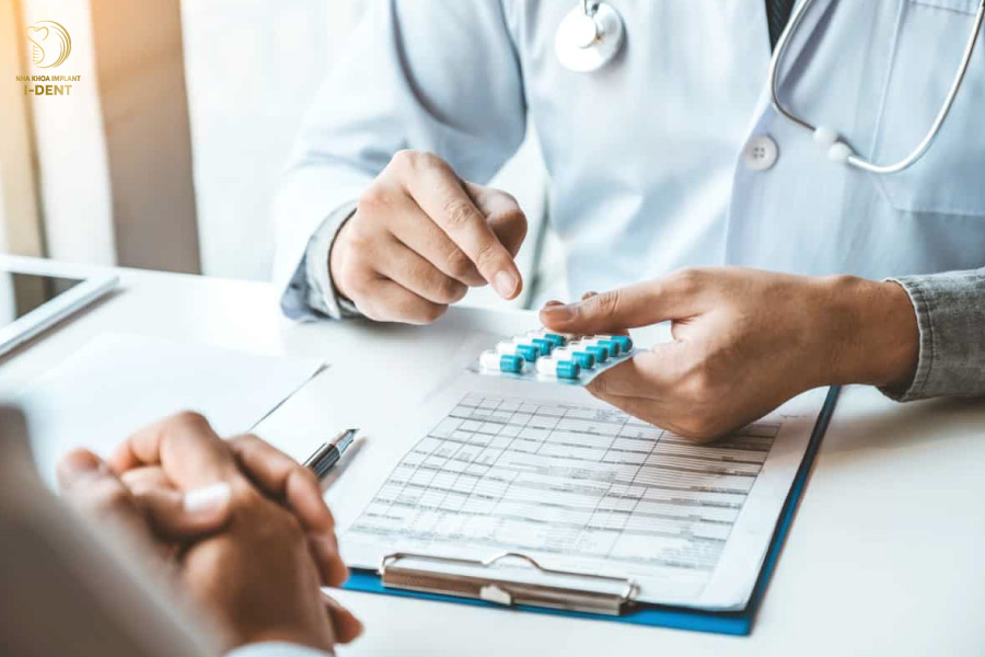 Không được tự ý sử dụng thuốc mà phải theo đúng đơn và liều lượng chỉ định của bác sĩ Không được tự ý sử dụng thuốc mà phải theo đúng đơn và liều lượng chỉ định của bác sĩ
