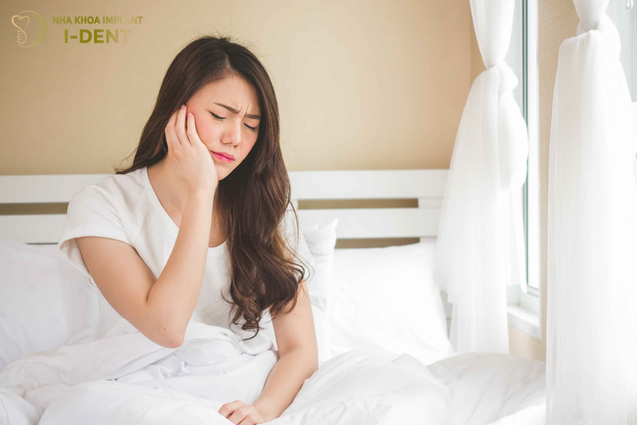 Răng bị viêm tủy sẽ đau nhức dữ dội, gây mất răng mất ngủ Răng bị viêm tủy sẽ đau nhức dữ dội, gây mất răng mất ngủ
