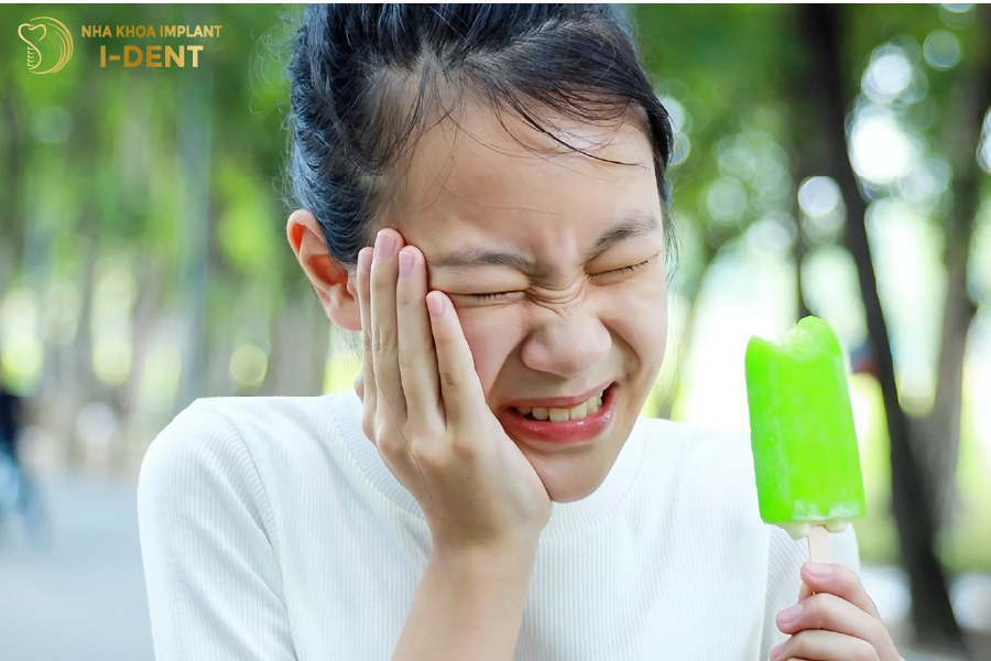 Răng sứ mới bọc dễ nhạy cảm với nhiệt độ thức ăn Răng sứ mới bọc dễ nhạy cảm với nhiệt độ thức ăn