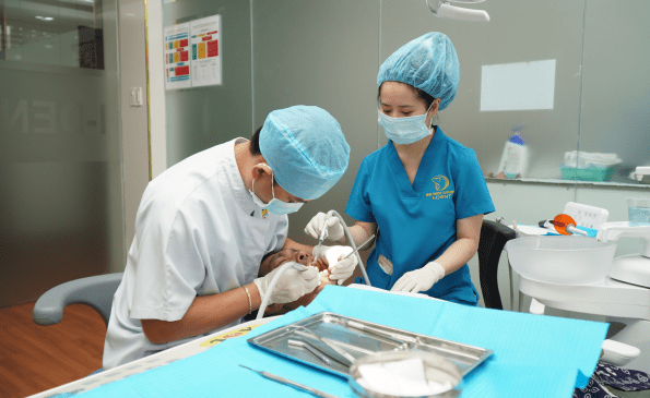bac-Thai-thuc-hien-tham-kham-cho-benh-nhan-2