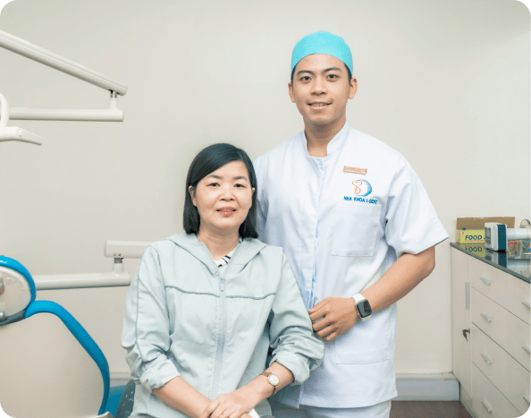 bac-si-quang-linh-chup-hinh-cung-benh-nhan-1