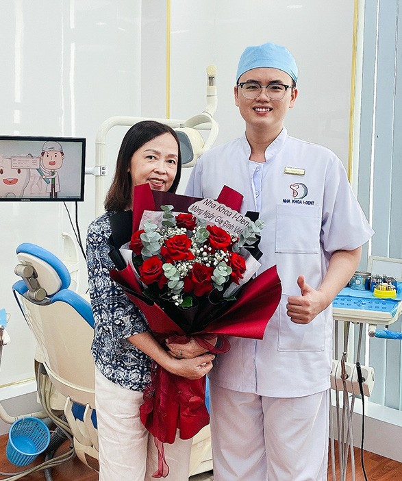 bac-si-Phong-chup-hinh-cung-benh-nhan-4