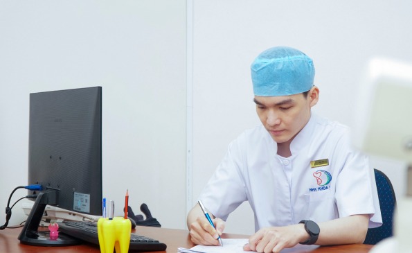 bs lê vũ điều trị cho bệnh nhân 2