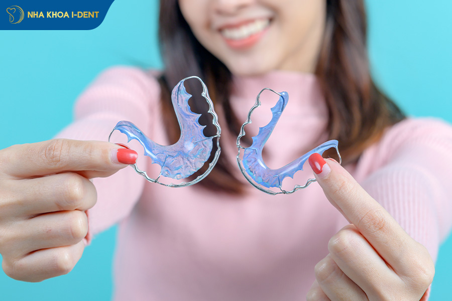 cố định răng sau khi tháo niềng